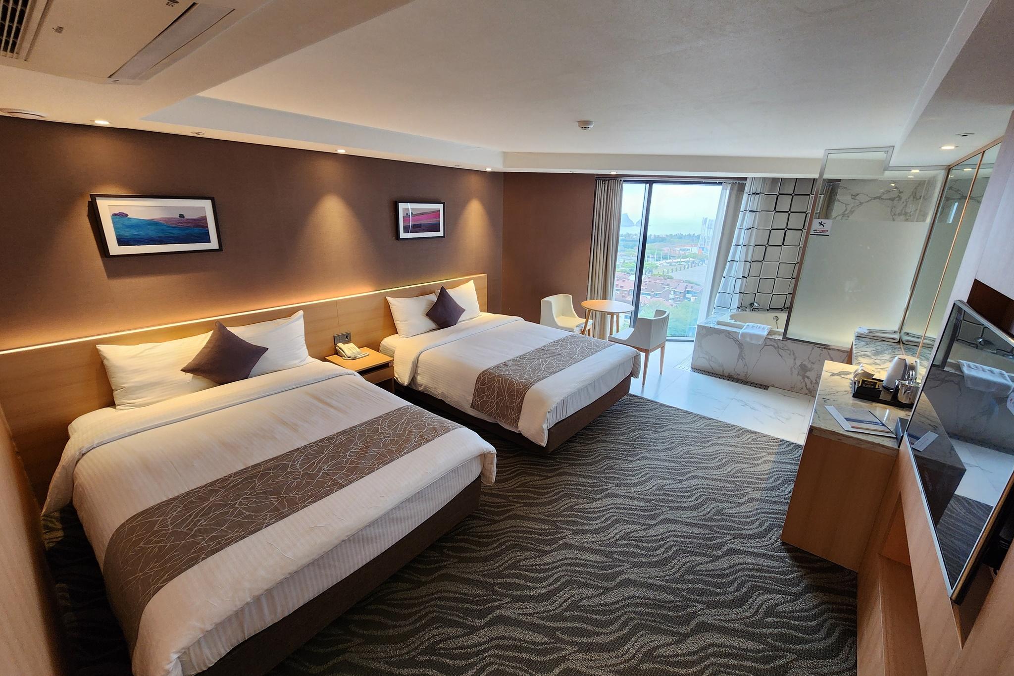 Junior Suite, Ocean or City View