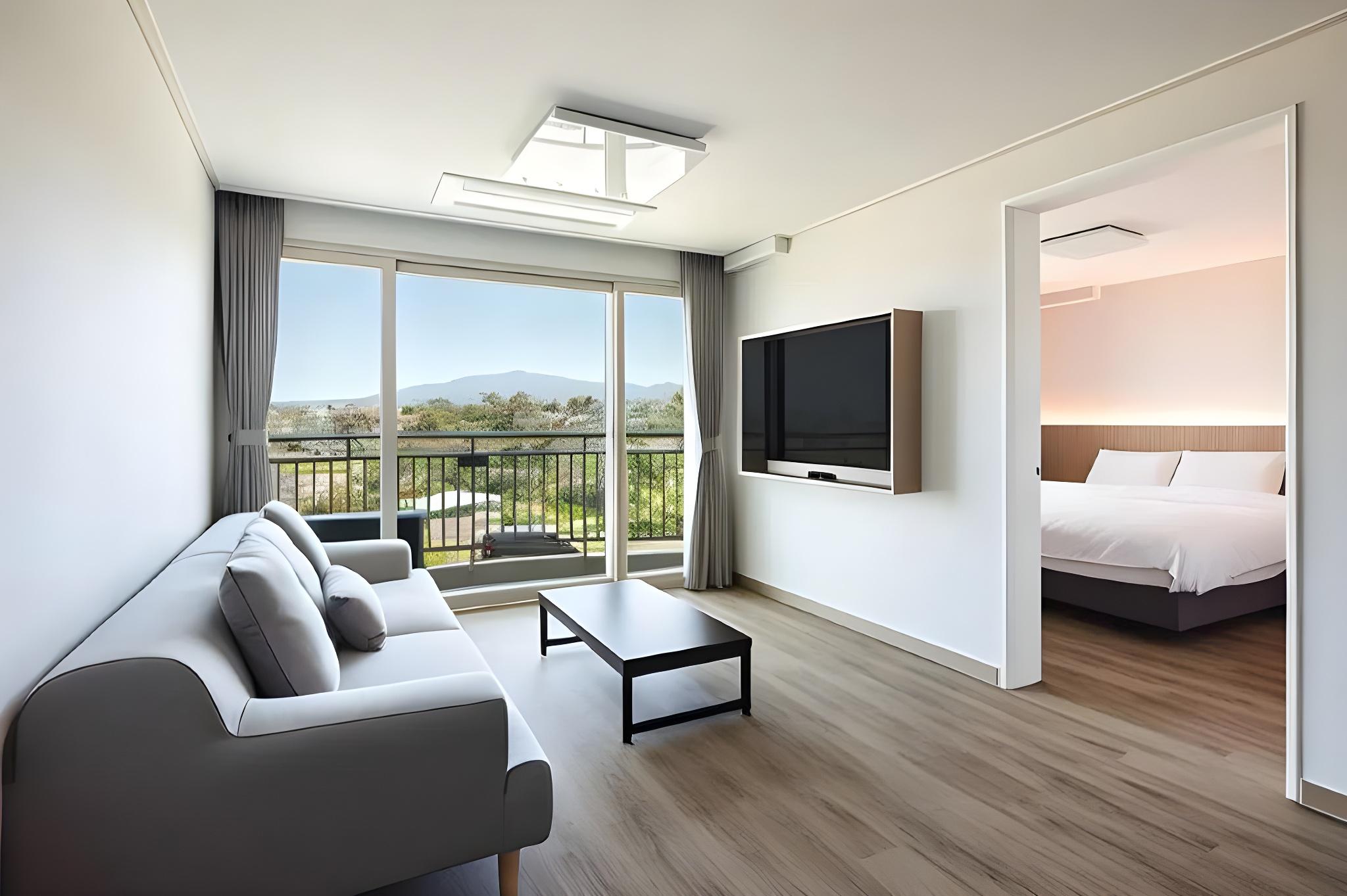 Kensington, Deluxe, Queen Bed