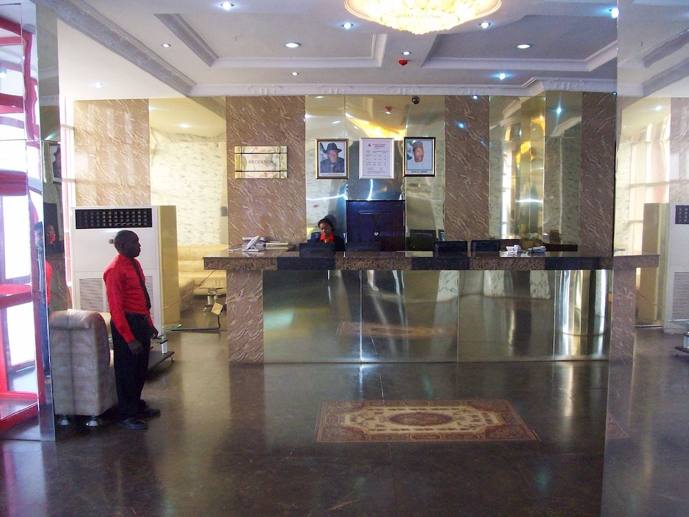 Hotel de Bently 10/50