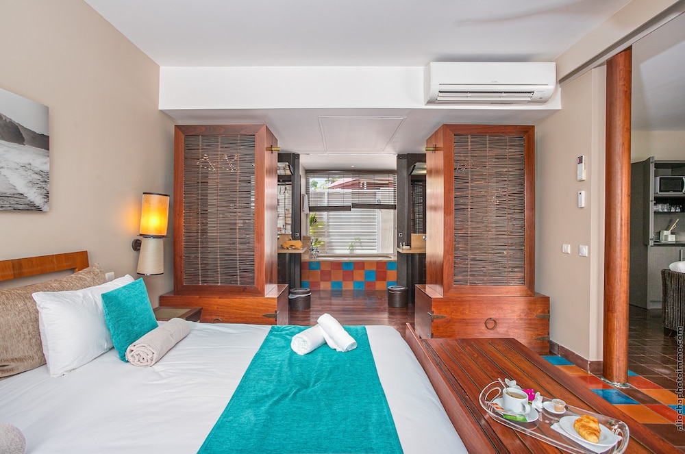 1 Bedroom, Apartment, King Bed, Ocean Front, Sofa, Private Pool