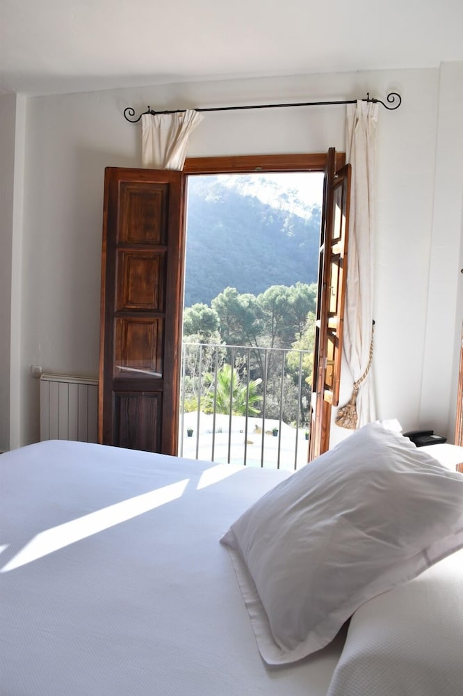 DELUXE, SUITE, KING BED, MOUNTAIN VIEW