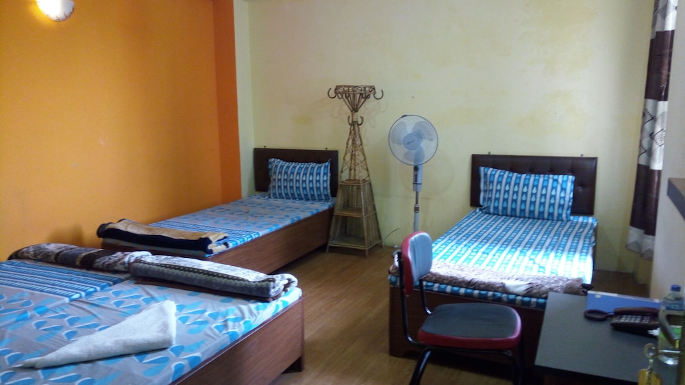 Everest Holiday Inn 20/28