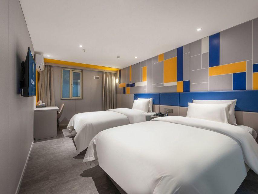 Deluxe, Twin Beds