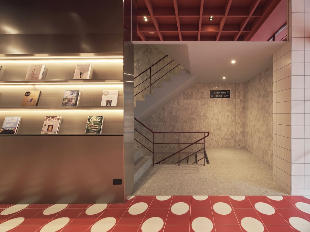 RedDot Hotel 3/50