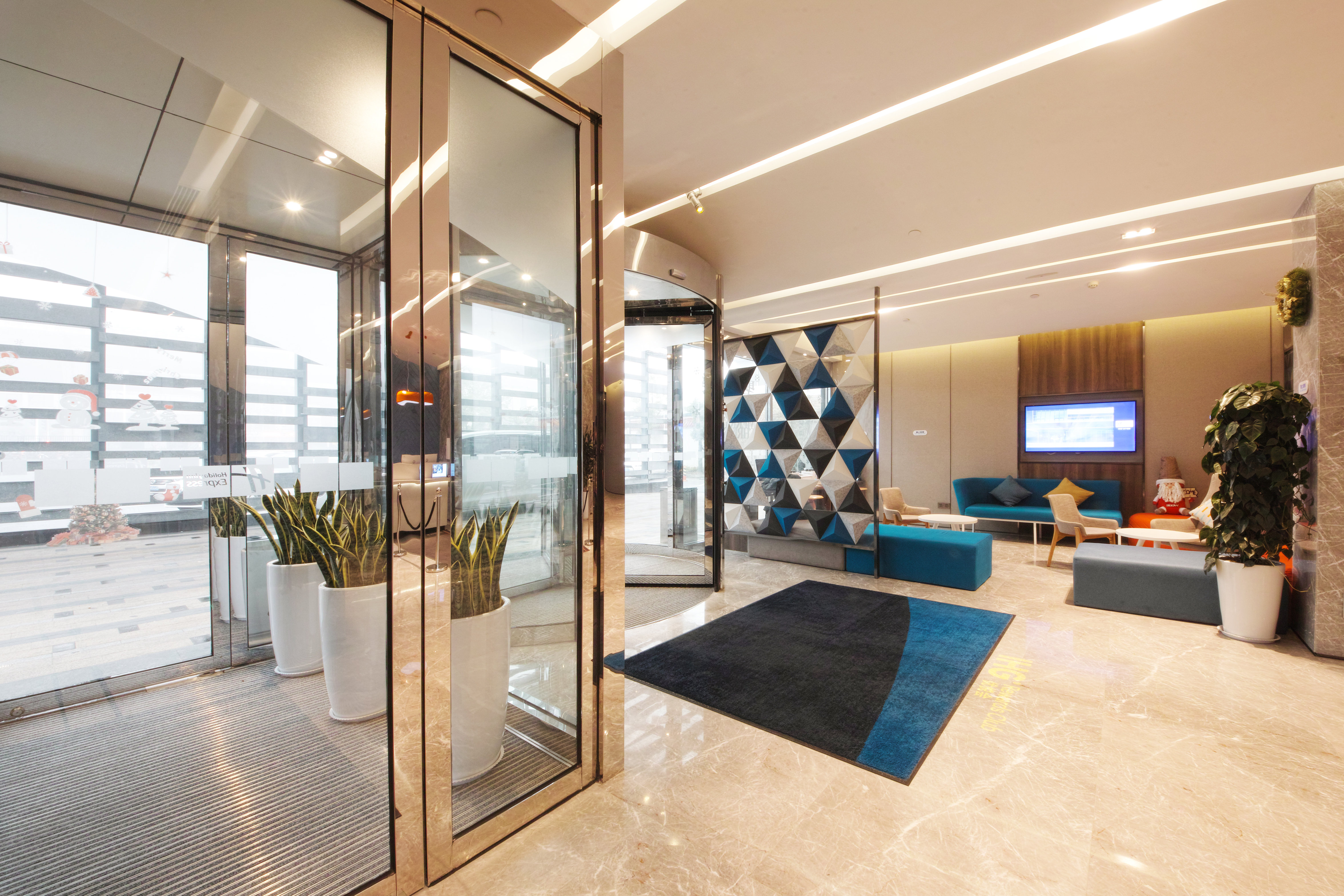 HOLIDAY INN EXPRESS HEFEI SHUSHAN 24/34