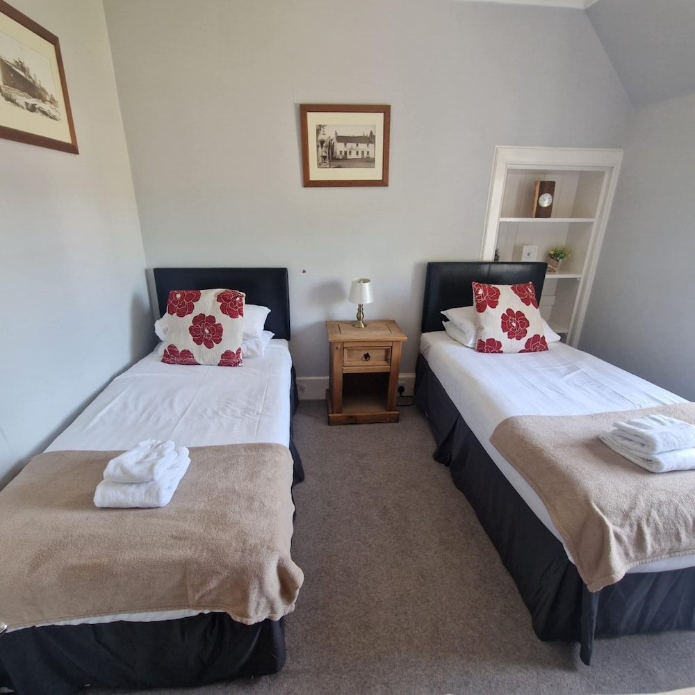 Comfort, Suite, Apartment, 1 Single and 2 Double Beds, Partial Sea View