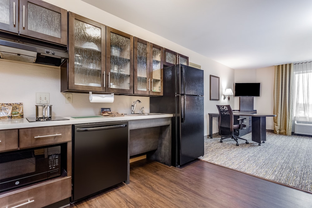 CANDLEWOOD SUITES BENSALEM - PHILADELPHIA AREA 35/38