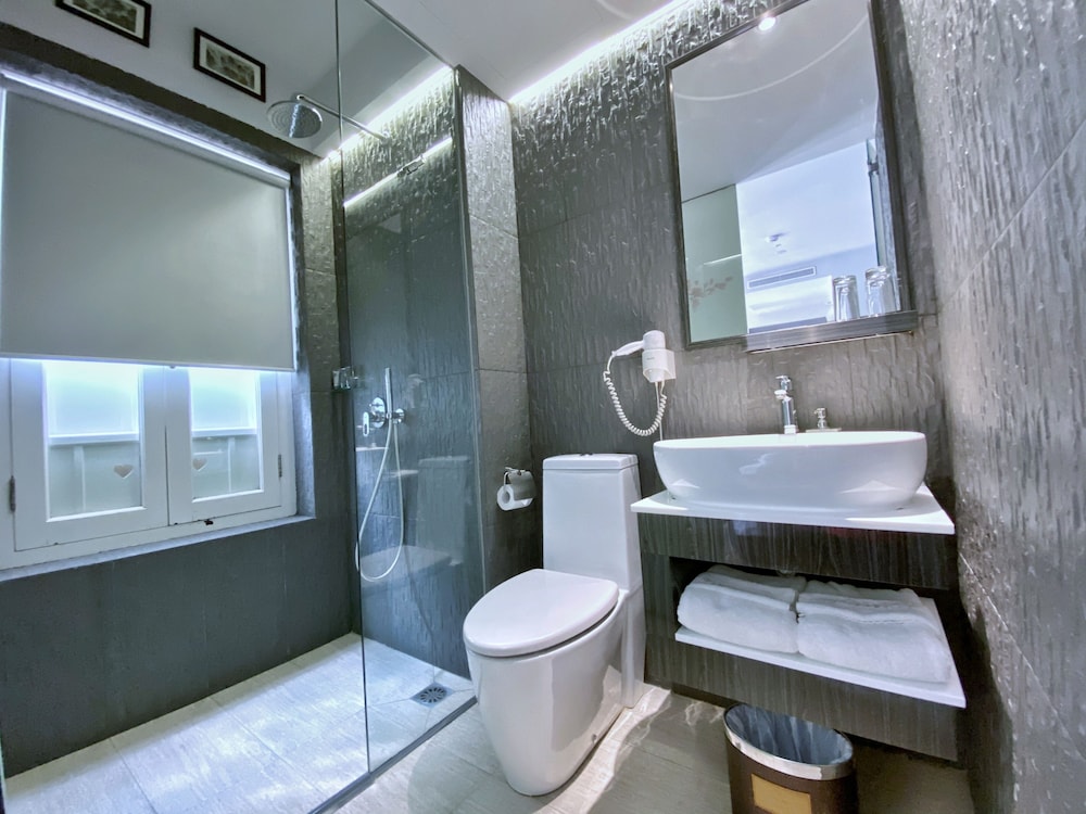 Bliss Hotel Singapore 75/75