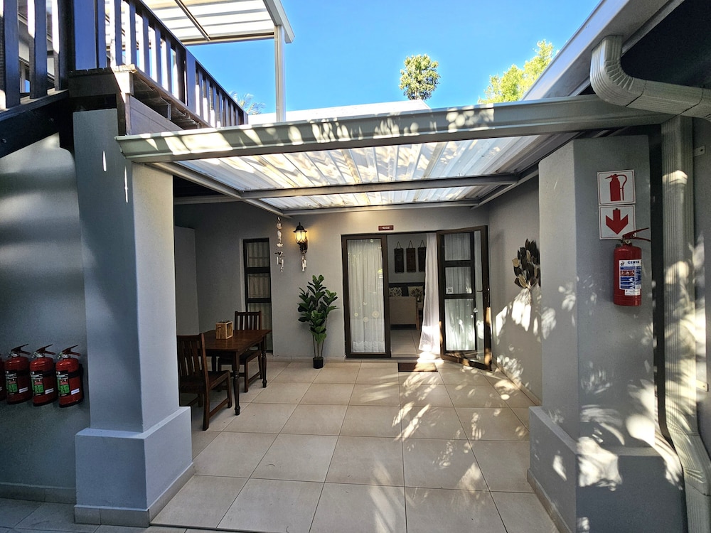 Lalapanzi Guest House 2/50