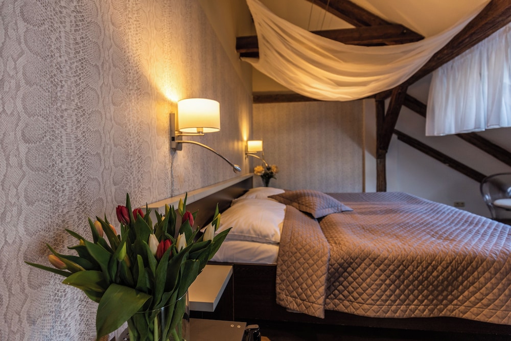 HOTEL PEREGRIN 42/72