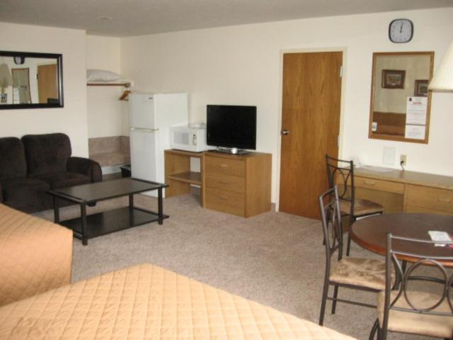 Little Bear Motel 25/43