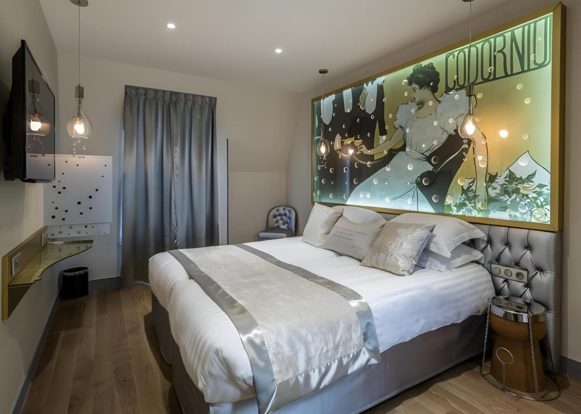 Superior, Queen and Twin Beds