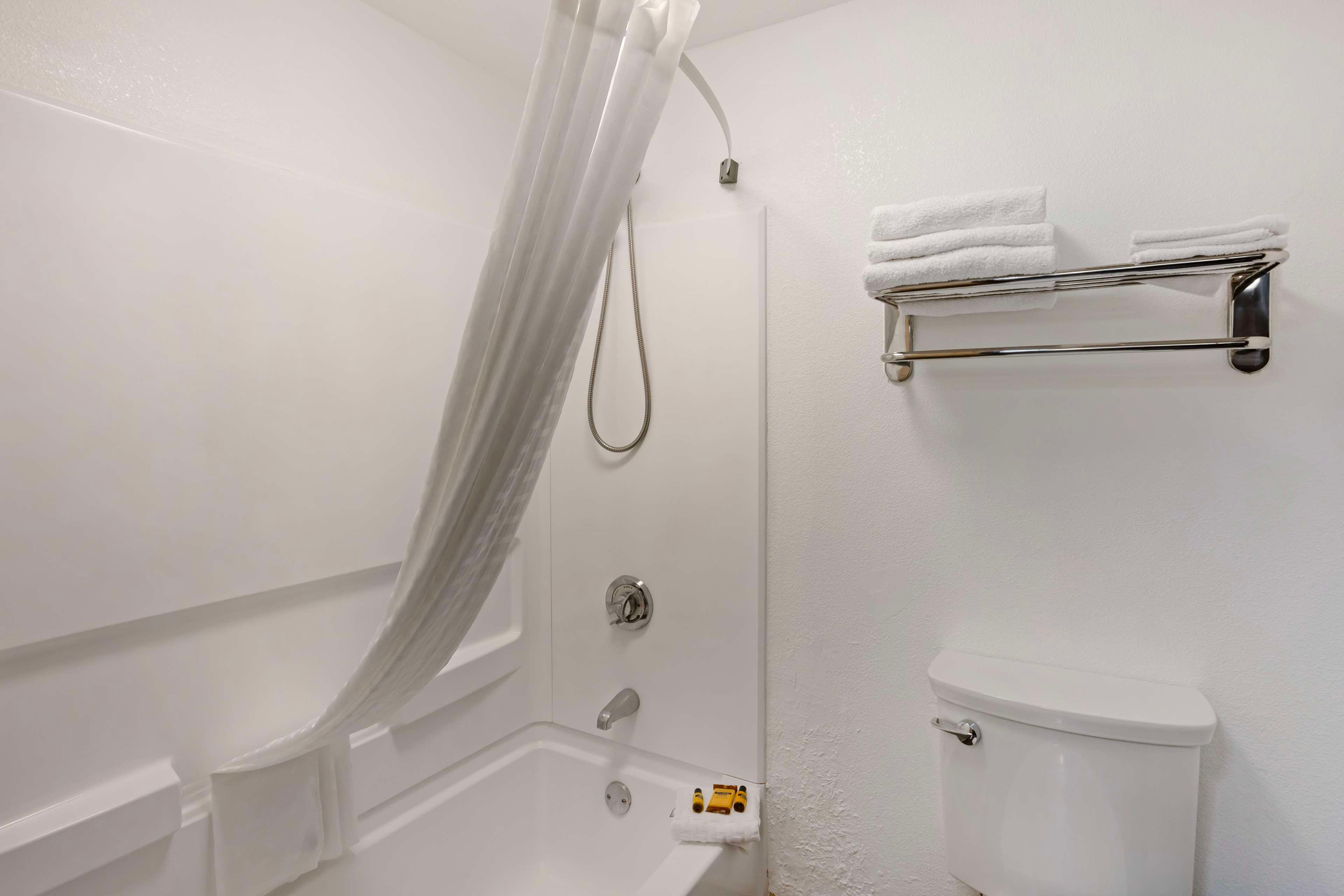 Room, Best Western Plus Reading Inn & Suites 9/10