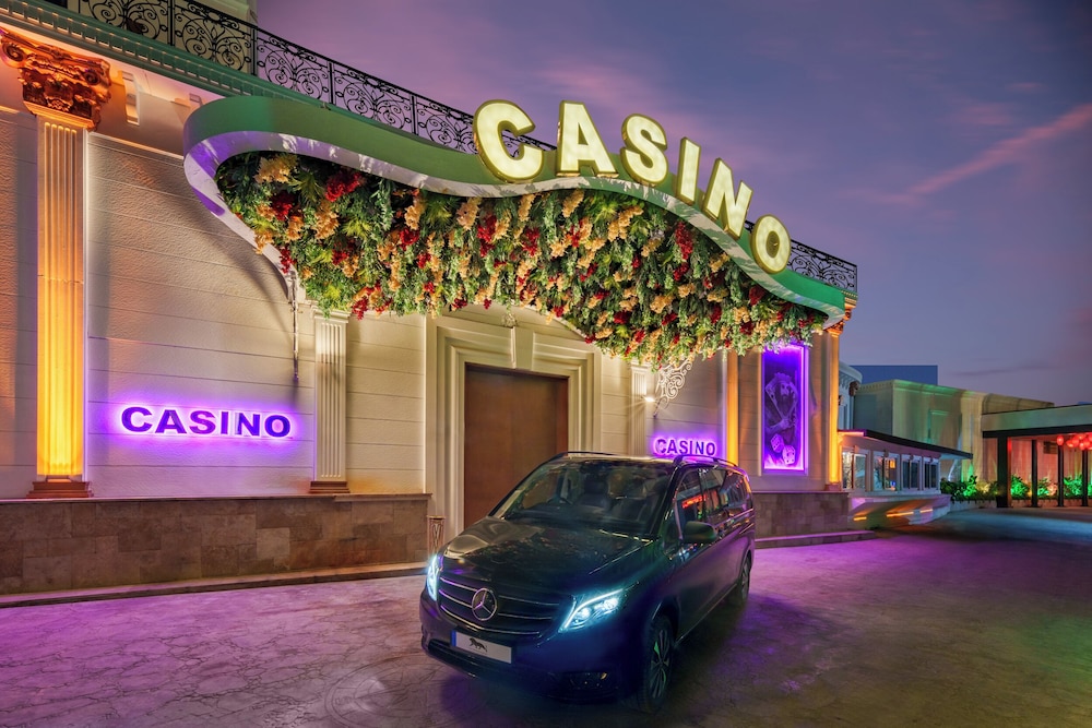 Les Ambassadeurs Marina Hotel Casino 35/50