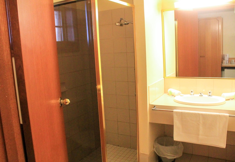 ST GEORGES MOTOR INN 11/35