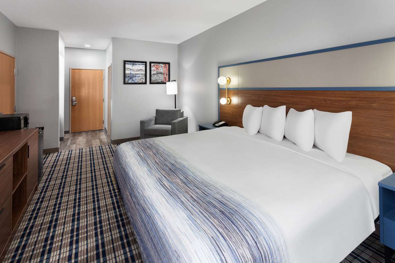 AmericInn Eagle by Wyndham River Downtown 6/26