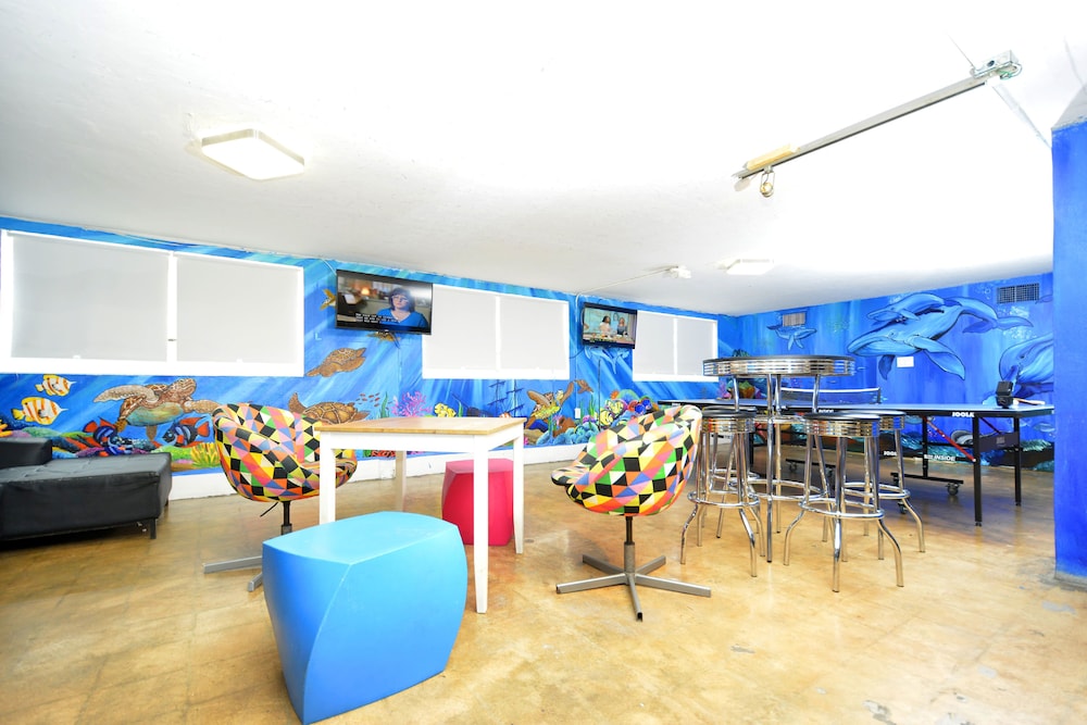 South Beach Rooms and Hostel 40/48