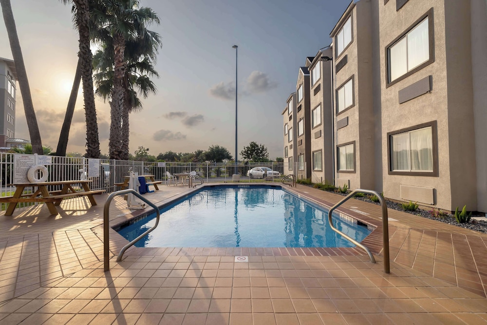 Motel6 McAllen, TX - East 54/60