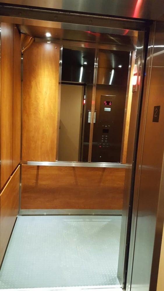 Bogart Hotel 3/33
