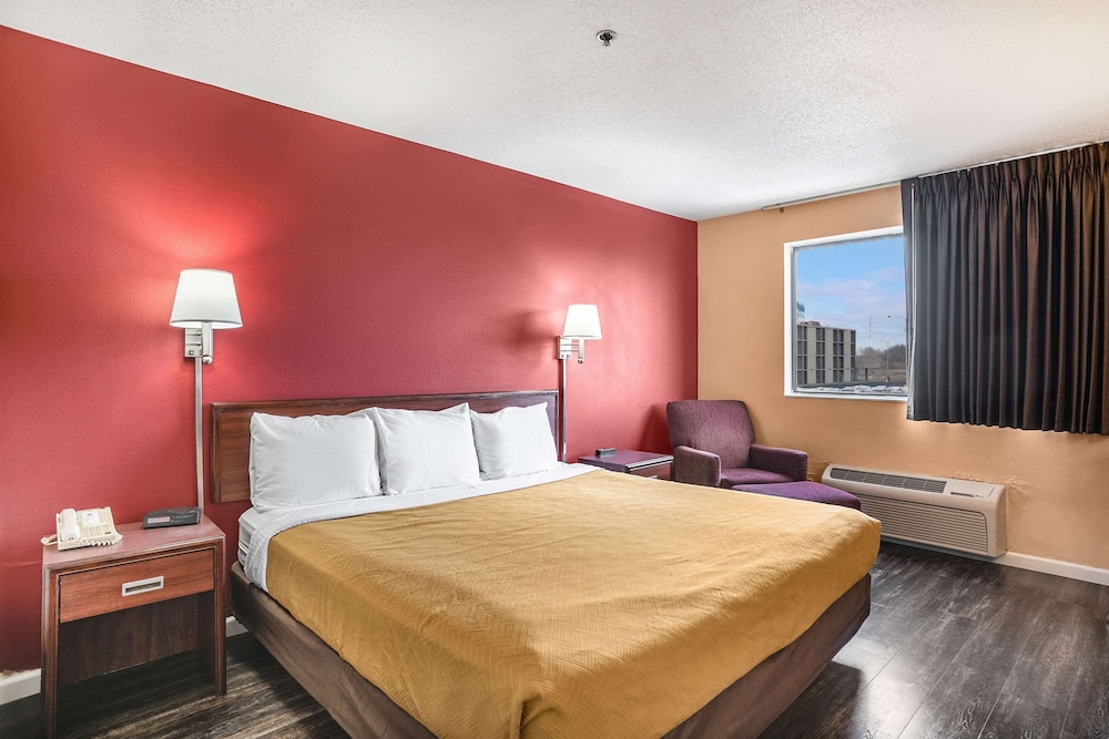 Econo Lodge Princeton 11/43