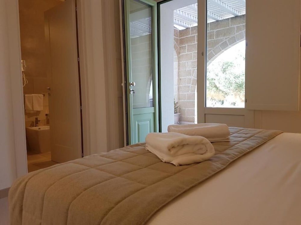 Montiro Hotel 8/48