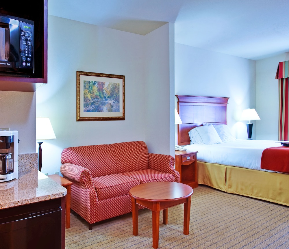 Holiday Inn Express Hotel Suites Dyersburg 20/41