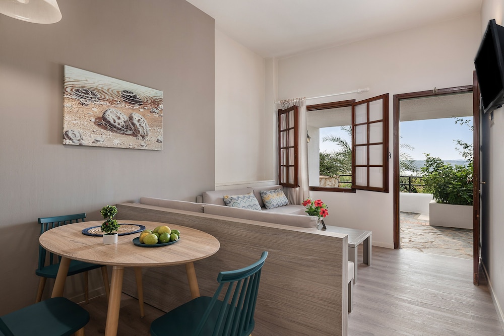 Alianthos Suites 32/50