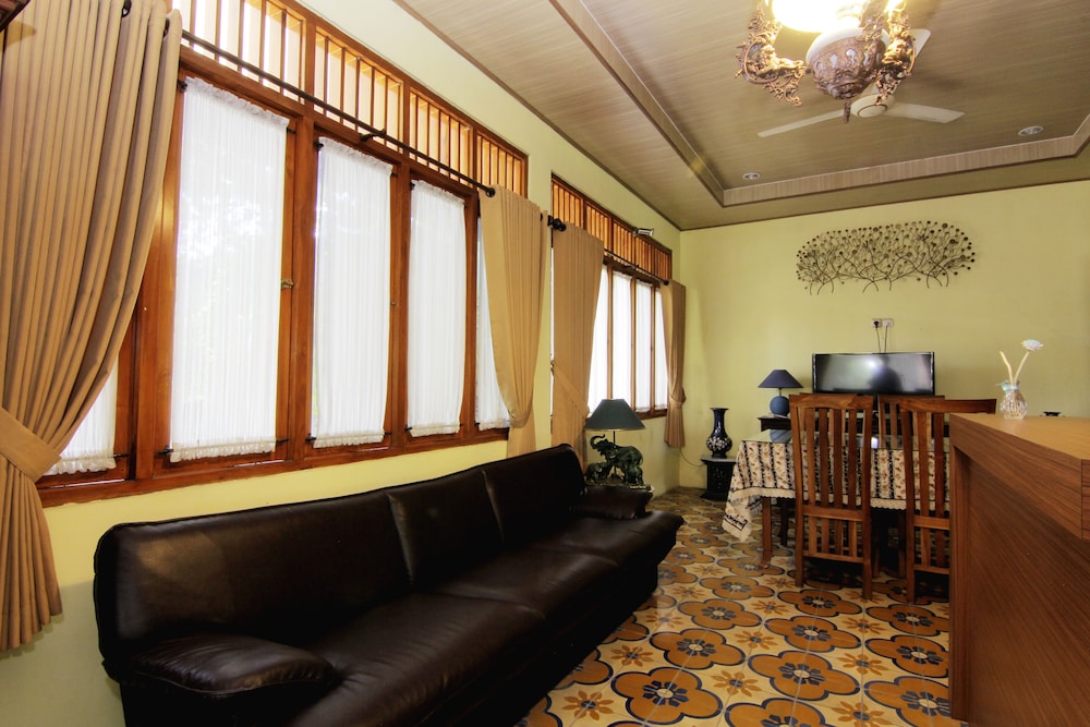 Embe Joglo Homestay by ZUZU 13/27