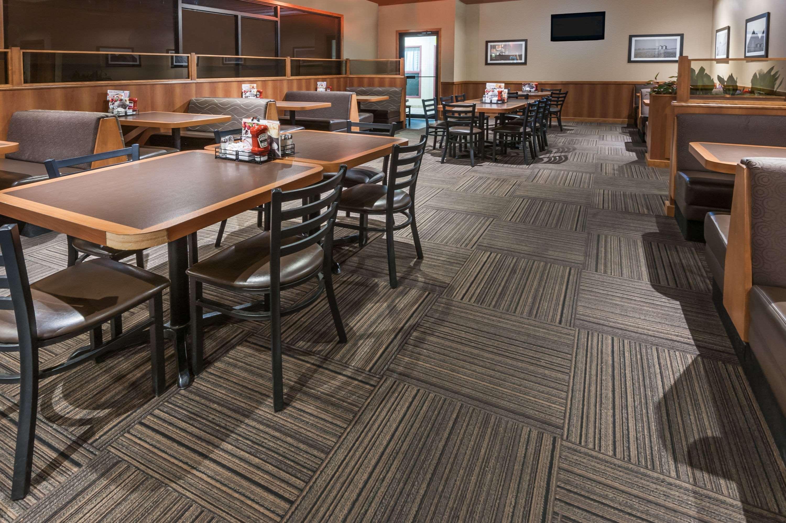 Super 8 by Wyndham Edmonton/West 13/16