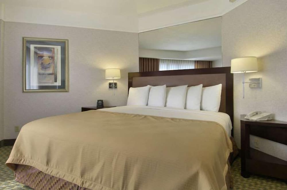 Embassy Suites by Hilton Irvine Orange County Airport 27/81