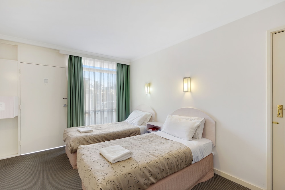 Alexander Motor Inn & Apartments 33/60