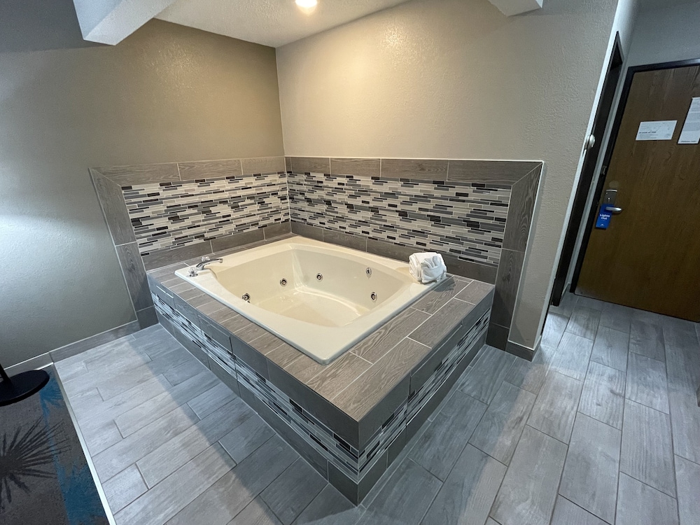 Days Inn By Wyndham Alpena 15/28