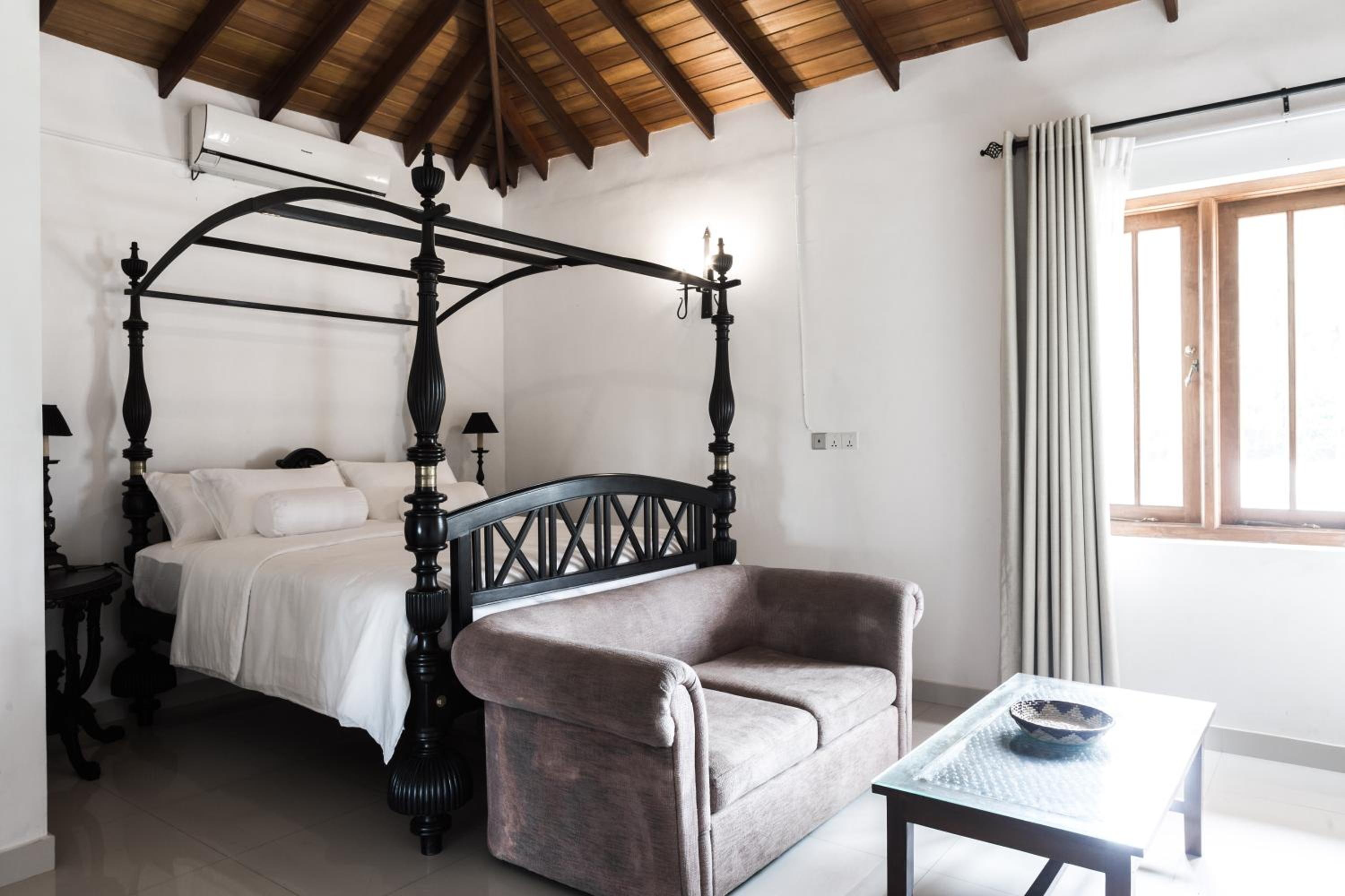 DELUXE, SUITE, KING BED