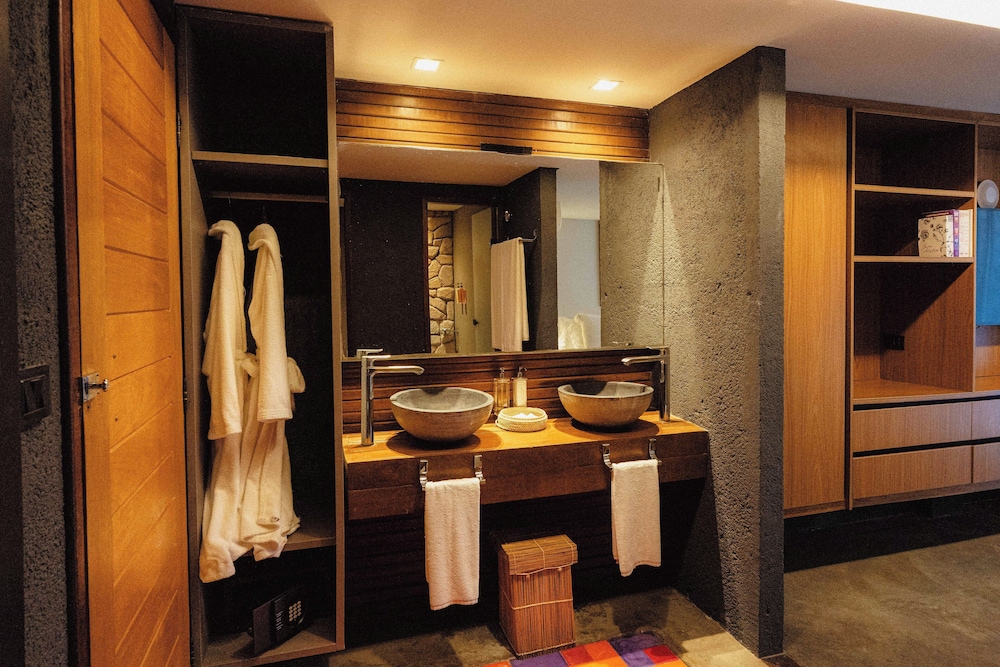 بنغل بسرير كينج بإطلالة جزئية على البحر، Pedras Do Patacho Hotel Boutique Experience 3/3