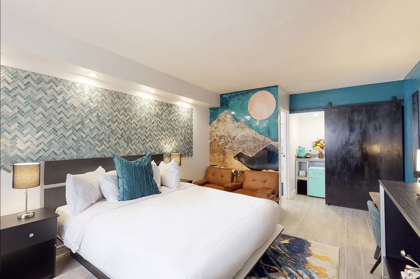 STUDIO, KING BED