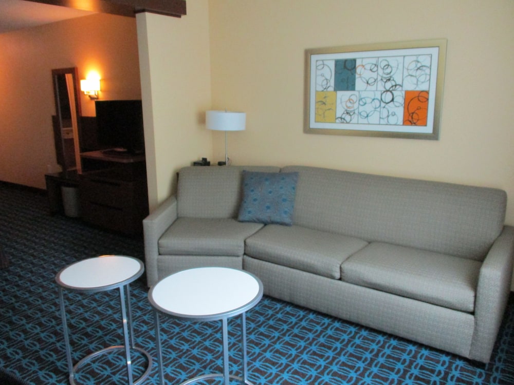 Fairfield Inn Suites Fremont 28/44