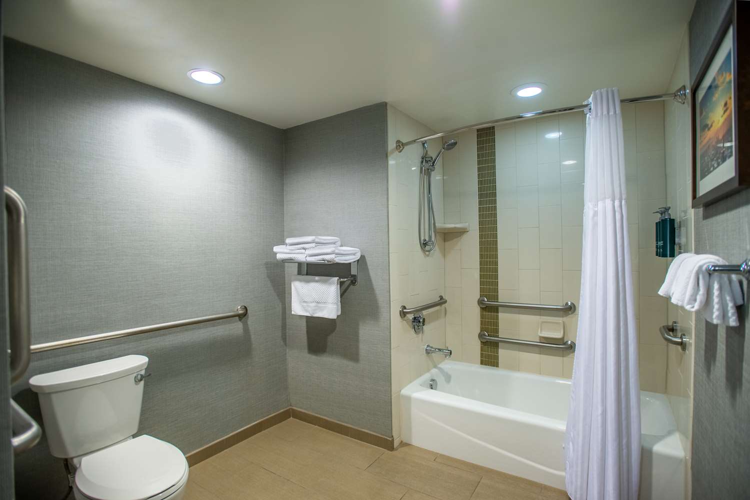 Doubletree By Hilton Asheville Downtown 18/23