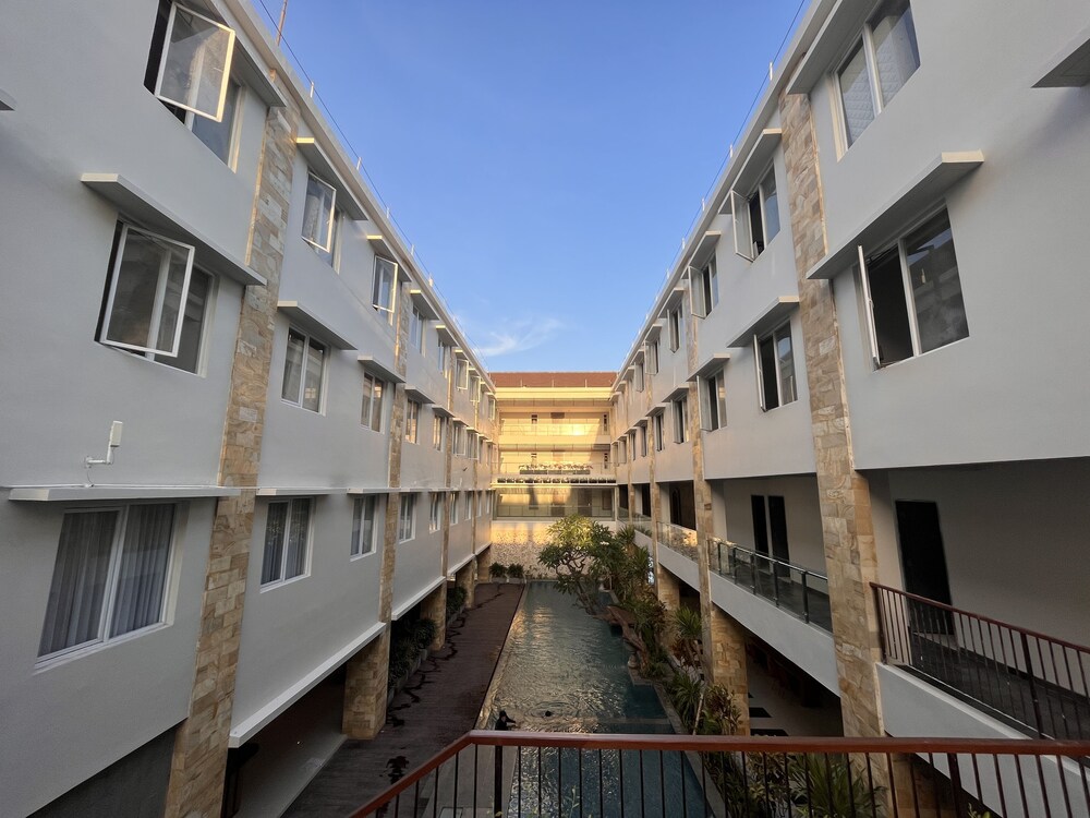 Crystal Kuta Hotel 44/47