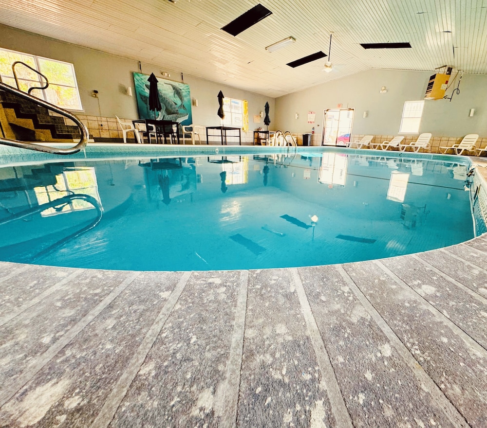 Ozark Inn & Suites 24/27