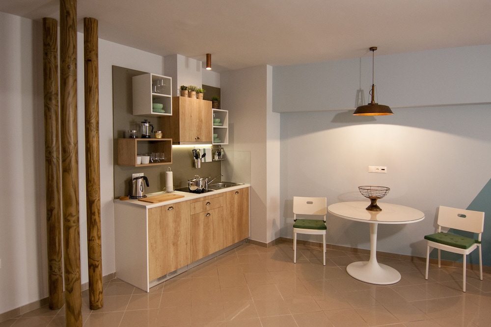 Dynasta Central Suites 36/36