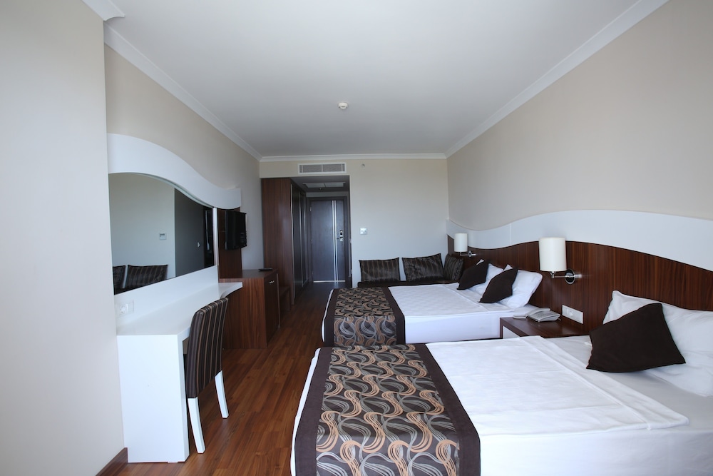 Throne Beach Resort and Spa 19/50