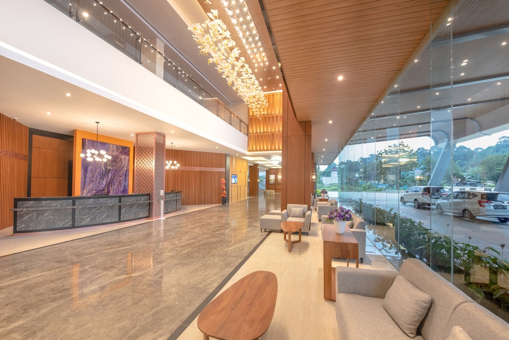 Lobby at FOX HARRIS Hotel and Convention Banjarnegara, BANJARNEGARA