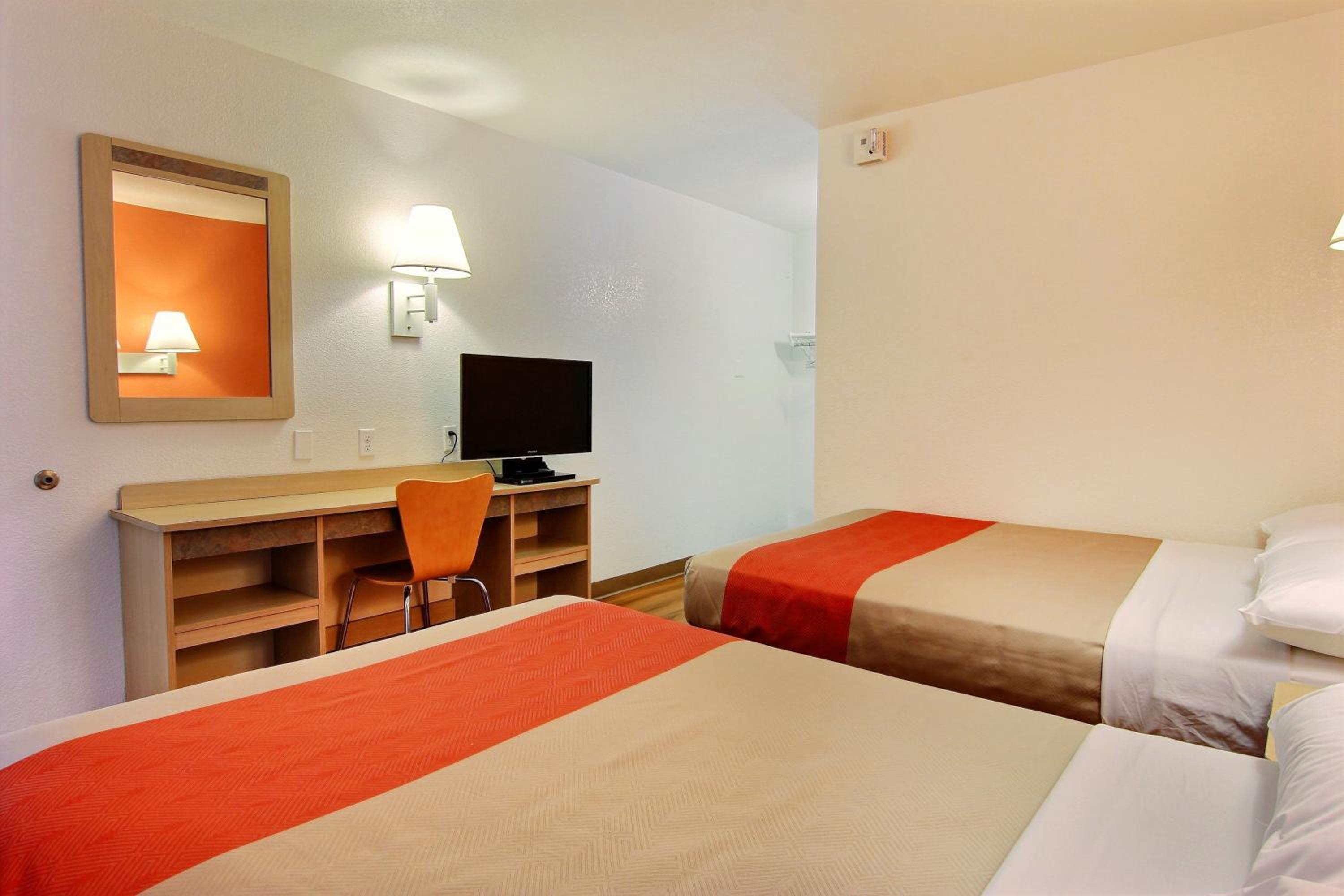 Room, Quadruple