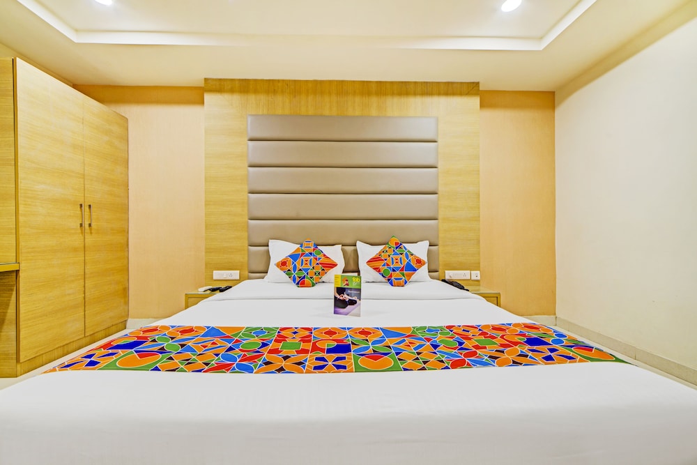 Oyo 14745 Veeraj Suites 49/50
