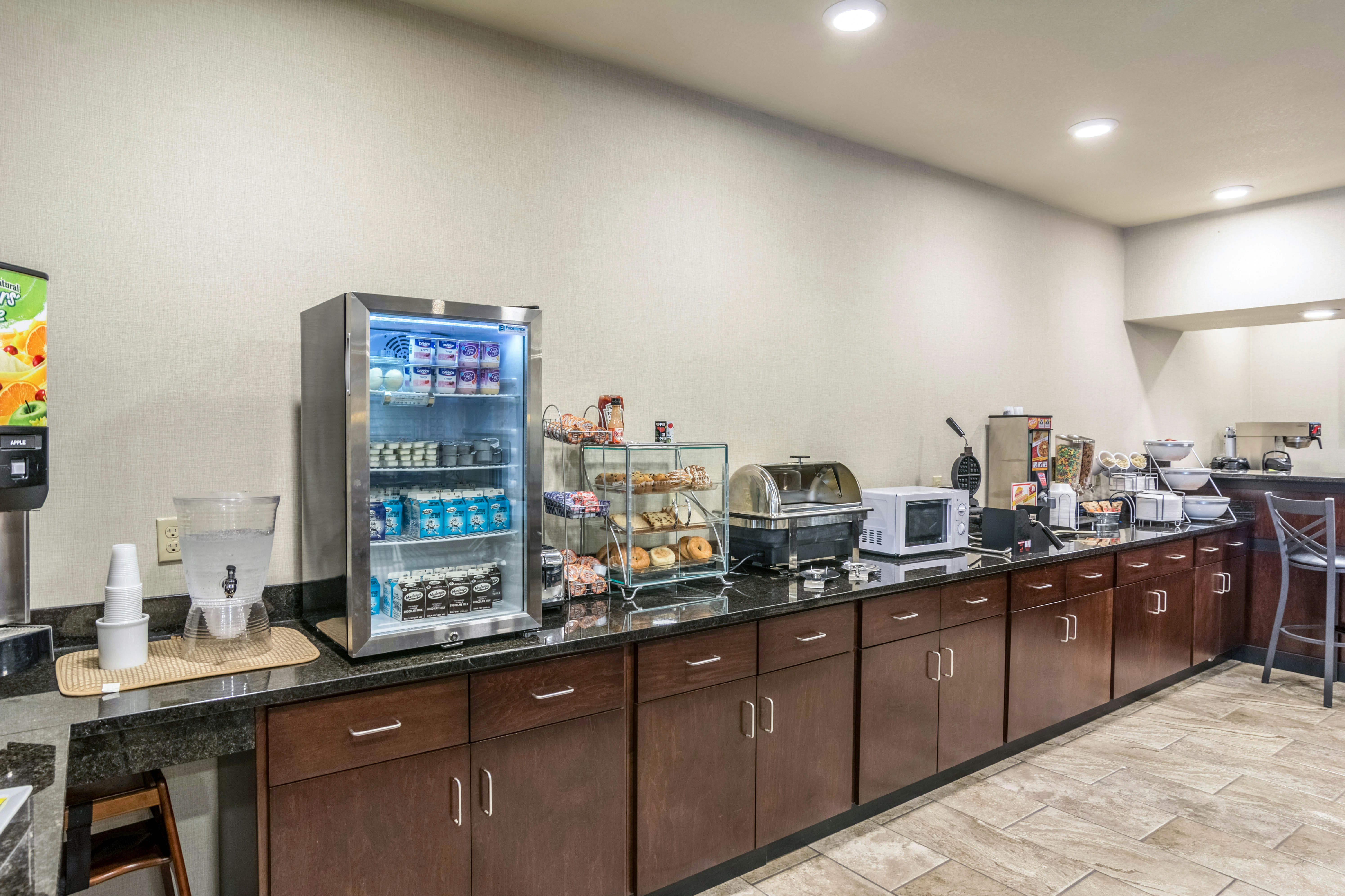 Cobblestone Hotel and Suites - Erie 38/50