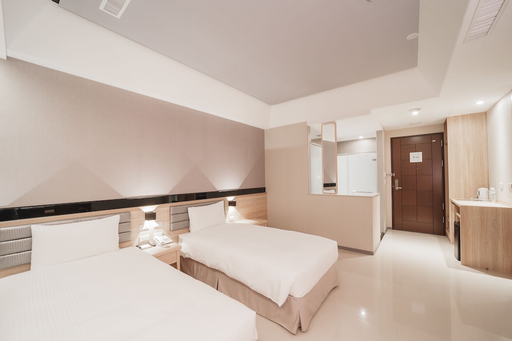 L'arc Hotel 12/51