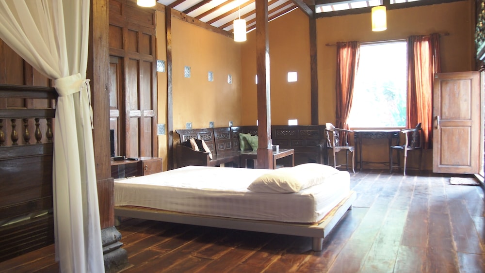 The Riverside Javanese Cottages 12/45