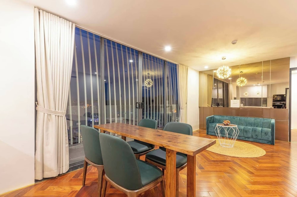 Len's Hotel 32/50