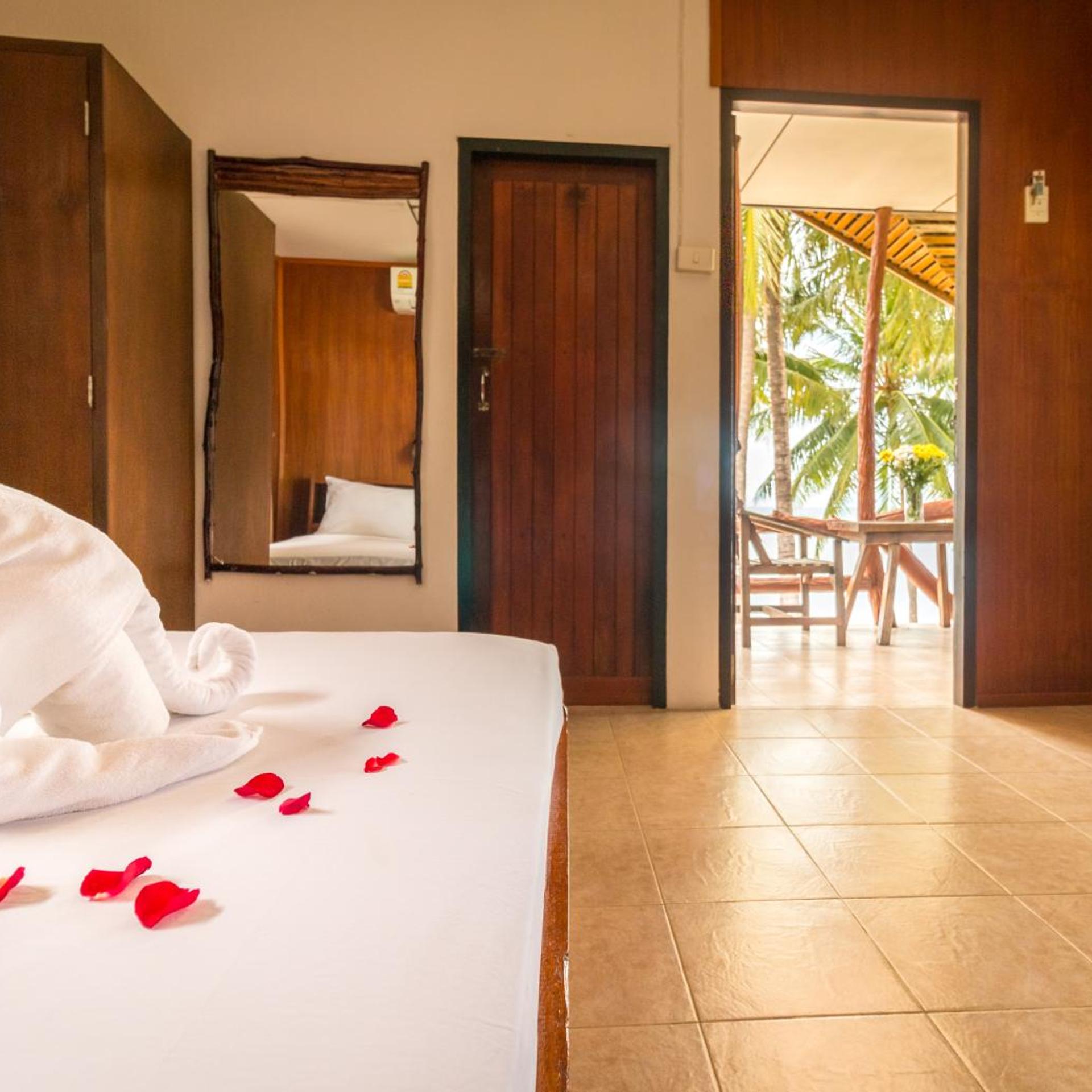 غرفة قياسية بسرير مزدوج، Shangrilah Bungalow 3/8