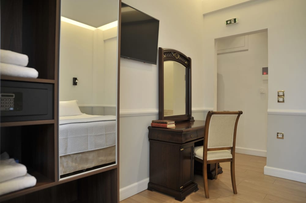 Acropolis Ami Hotel 13/37